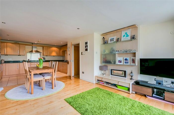 2 Bedroom Flat To Rent In Gateway House, A Balham Hill, London, SW12