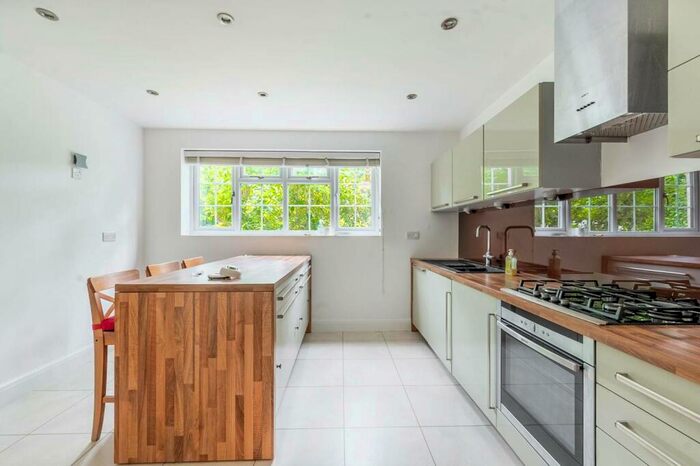 4 Bedroom House To Rent In The Avenue, Northwood, HA6