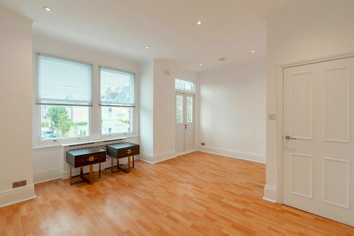 3 Bedroom Flat To Rent In Hestercombe Avenue, Parsons Green, SW6
