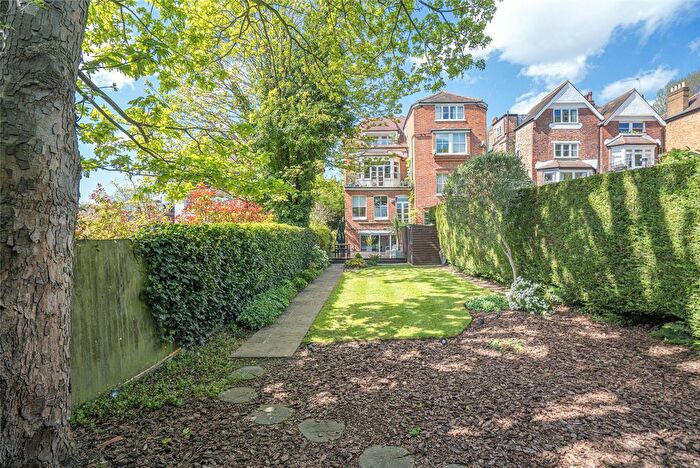 3 Bedroom Flat For Sale In Stanhope Road, London, N6