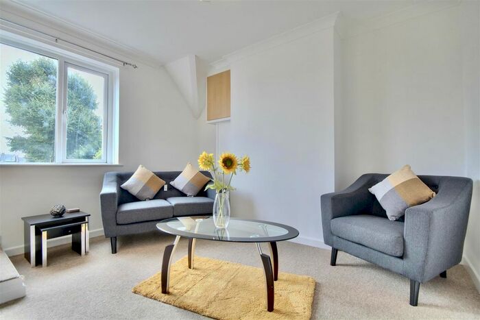 2 Bedroom Maisonette To Rent In The Old Road, Cosham, Portsmouth, PO6