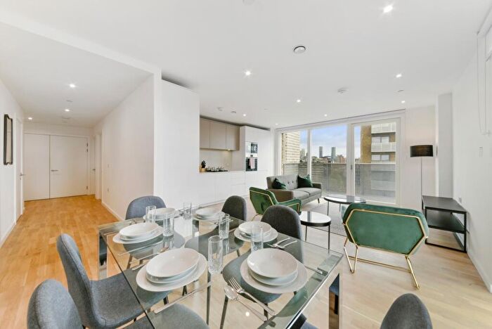 3 Bedroom Flat To Rent In Kingwood Apartments, Deptford Landings, Waterline Way, Deptford, SE8