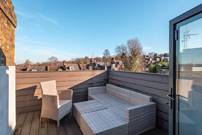 3 Bedroom Apartment To Rent In Inderwick Road, Crouch End, N8