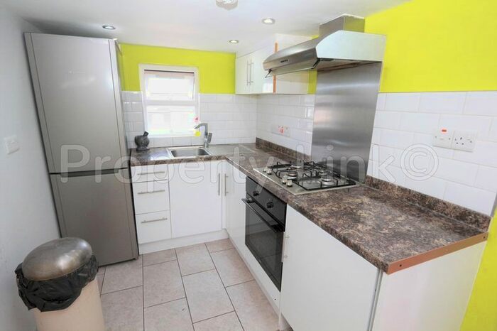 1 Bedroom Flat To Rent In St. Helens Road, Cranbrook, Ilford IG1