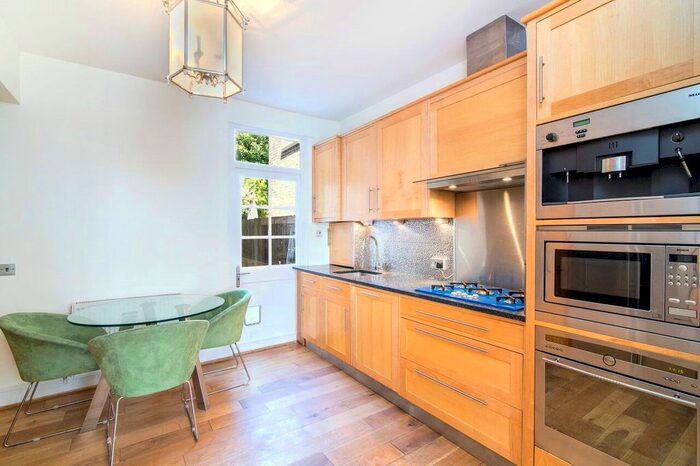 2 Bedroom Flat To Rent In Bridgman Road, Chiswick, W4