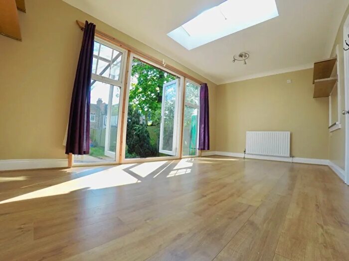 5 Bedroom Semi Detached House To Rent In Very Near Homefarm Road Area, Hanwell, W7