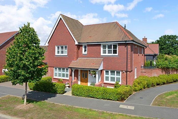4 Bedroom Detached House For Sale In Longhurst Avenue, Cranleigh, GU6