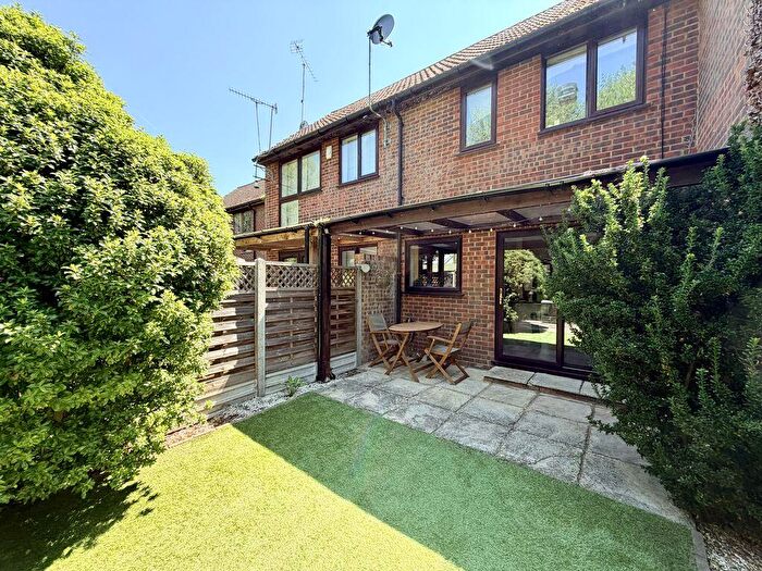 1 Bedroom Flat For Sale In Hedge Lea - Backing The River Wye, HP10