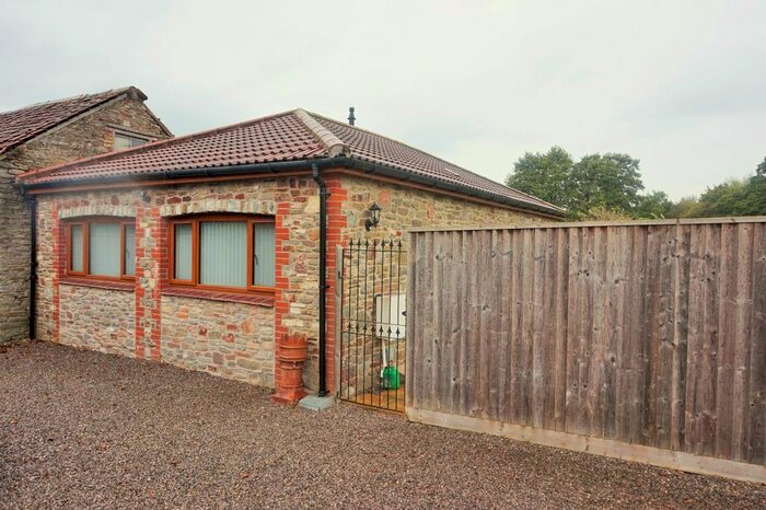2 Bedroom Bungalow To Rent In London Road, Bristol, BS30