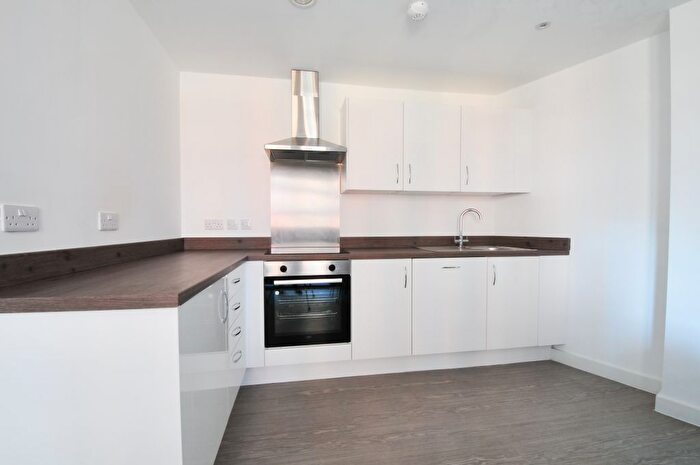 2 Bedroom Flat To Rent In Oldfield Road, Salford, M5