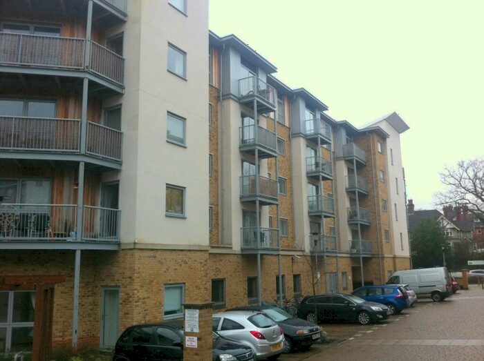 2 Bedroom Apartment To Rent In Bedroom Top Floor Apartment In Farnborough, GU14
