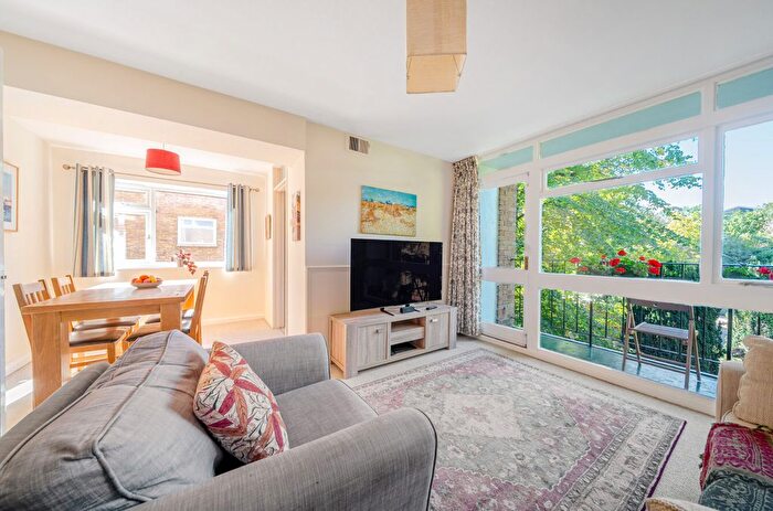 2 Bedroom Flat For Sale In Durham Road, Bromley, BR2