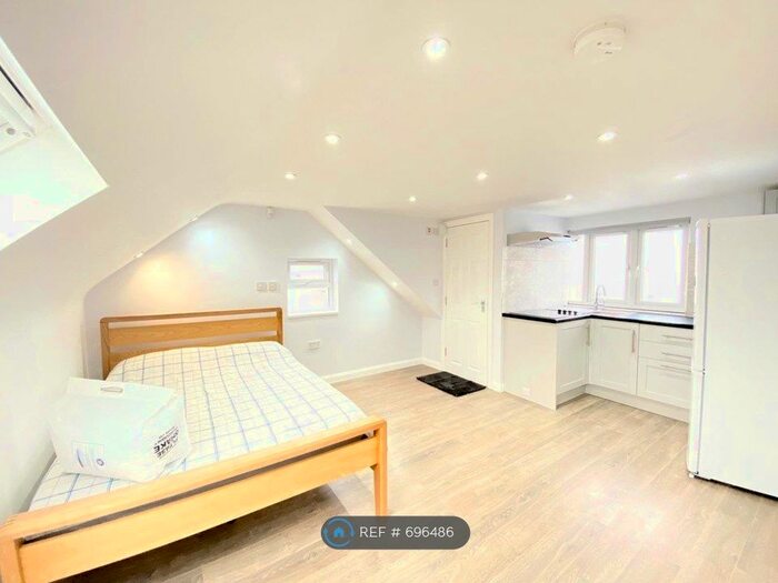 Studio To Rent In Villageway, Pinner, HA5