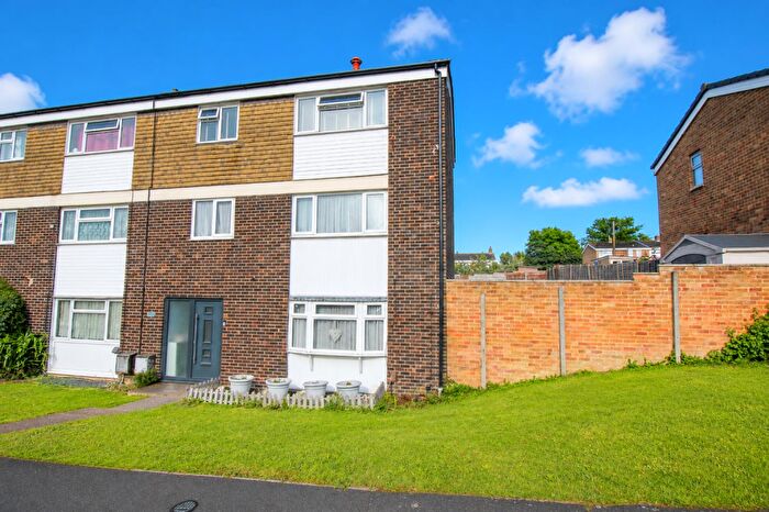 3 Bedroom Maisonette For Sale In Radburn Close, Harlow, CM18