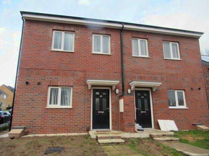 2 Bedroom Semi-Detached House To Rent In South Parkway, Seacroft, Leeds, LS14