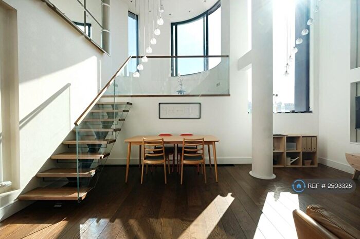 2 Bedroom Flat To Rent In Tower View Apartments, London, E1W