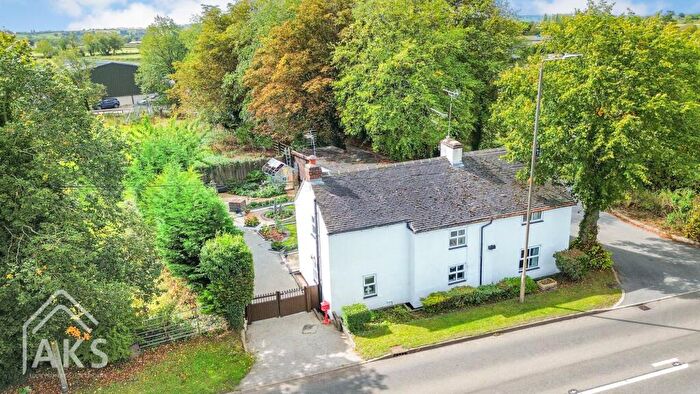 5 Bedroom Detached House For Sale In Uttoxeter Road, Foston, DE65