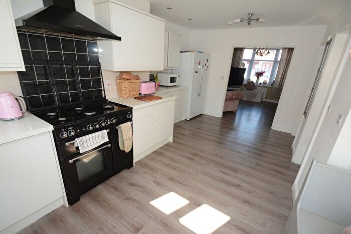 3 Bedroom Terraced House For Sale In Waverley Crescent, Droylsden, M43