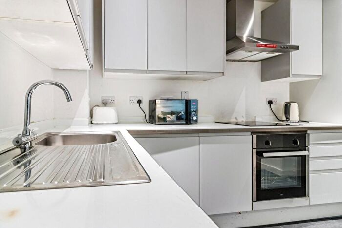 2 Bedroom Apartment To Rent In Boundary Lane, Manchester, Greater Manchester, M15