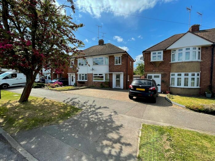 3 Bedroom Semi-Detached House To Rent In Wroxham Garden, Potters Bar, EN6