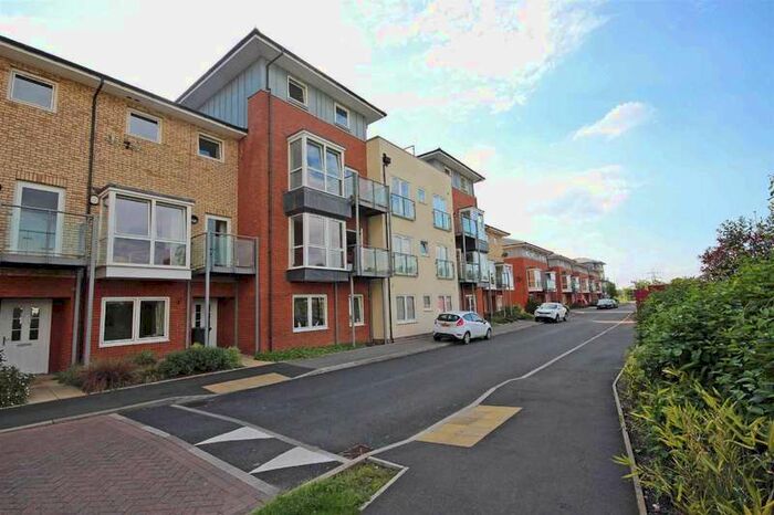 2 Bedroom Flat To Rent In Trent Place, Warwick, CV34