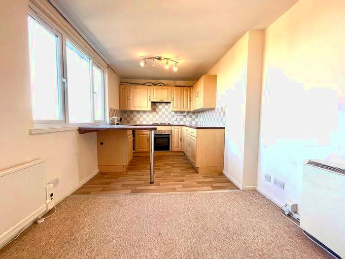 2 Bedroom Flat To Rent In Oxstalls Way, Longlevens, GL2