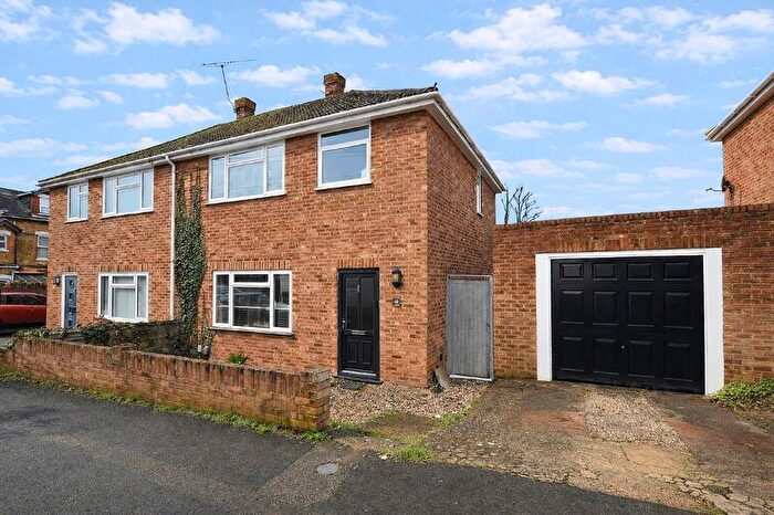 3 Bedroom Semi Detached House For Sale In Gladstone Road, Maidstone, ME14