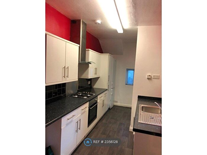 2 Bedroom Flat To Rent In Jesmond, Newcastle Upon Tyne, NE2