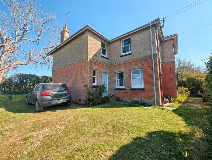 4 Bedroom Detached House For Sale In Rowlands Lane, Havenstreet, PO33