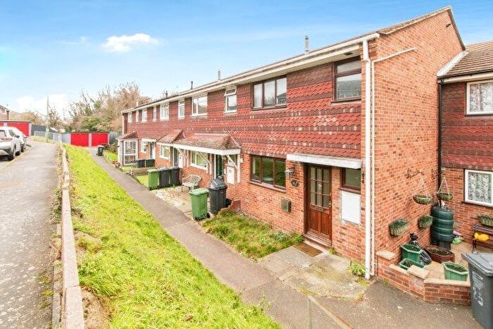 3 Bedroom Property To Rent In Bell Close, Greenhithe, DA9