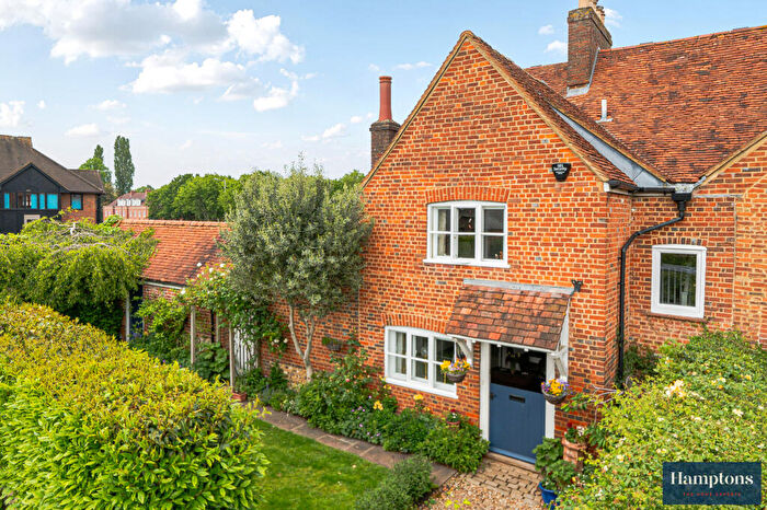 3 Bedroom Semi-Detached House For Sale In Bury Farm, Amersham, HP7