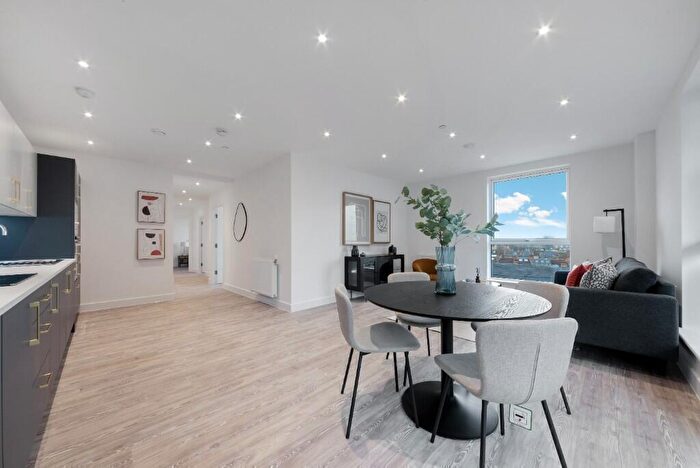 3 Bedroom Apartment To Rent In Dukes Road, London, E17