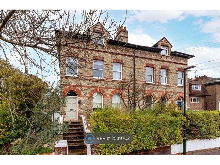 1 Bedroom Flat To Rent In Queens Road, Twickenham, TW1