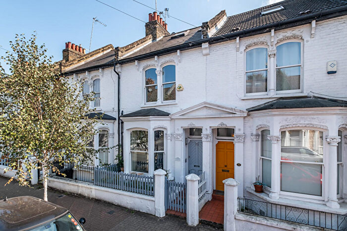 3 Bedroom Terraced House For Sale In Amies Street, London, SW11