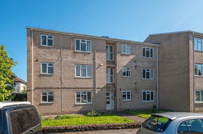 1 Bedroom Apartment For Sale In Hazelhurst Road, Cardiff, CF14