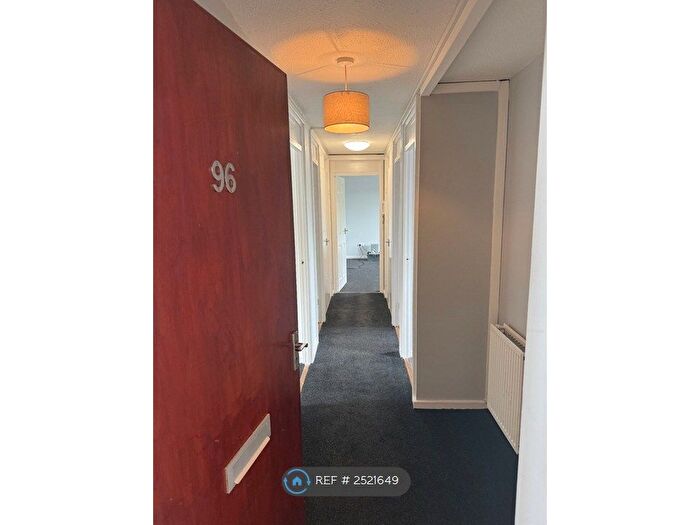 3 Bedroom Flat To Rent In Fergus Avenue, Livingston, EH54