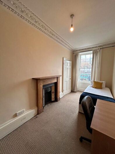 4 Bedroom Flat To Rent In Montrose Terrace, Edinburgh, EH7