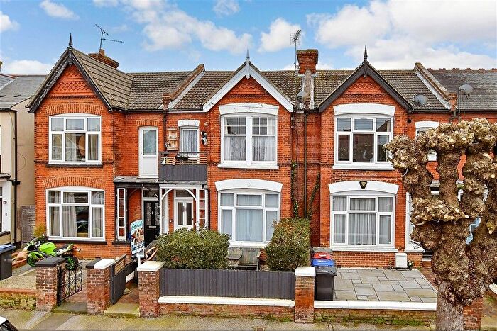 2 Bedroom Flat For Sale In Douglas Road, Herne Bay, Kent, CT6
