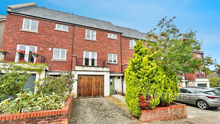 4 Bedroom Terraced House For Sale In Peggs Way, Basingstoke, Hampshire, RG24