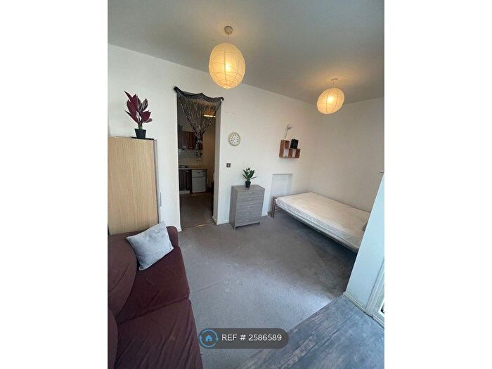 Studio To Rent In Hertslet Road, London, N7