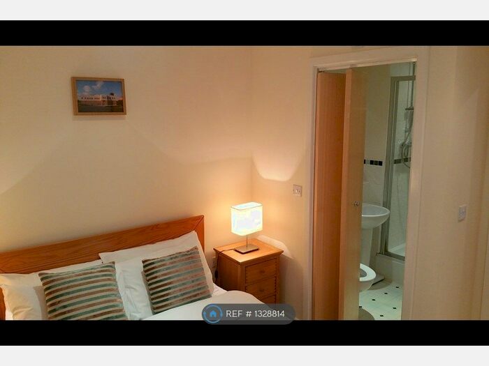 2 Bedroom Flat To Rent In Rustat Avenue, Cambridge, CB1