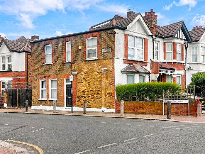 3 Bedroom End Of Terrace House For Sale In Vant Road, London, SW17