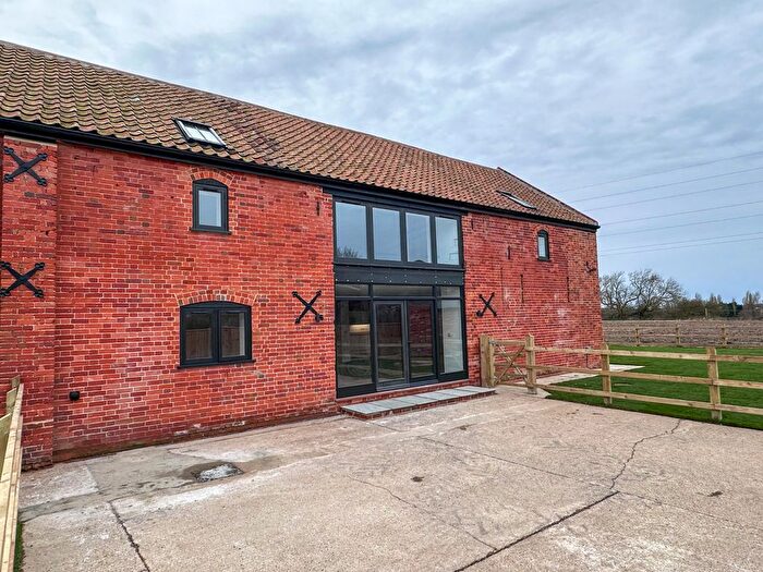 4 Bedroom Barn Conversion To Rent In Rackhams Corner, Corton, Lowestoft, NR32