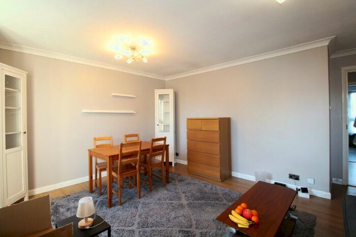2 Bedroom Apartment To Rent In Garter Way, London, SE16
