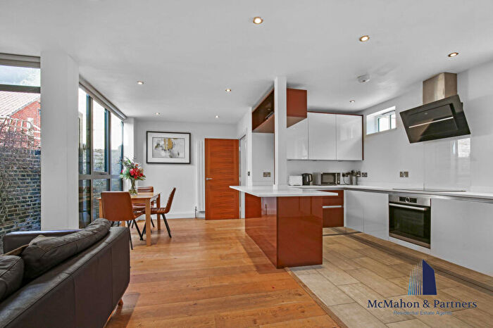 3 Bedroom Mews To Rent In Rush Grove Mews, Rush Grove Street, London, London, SE18