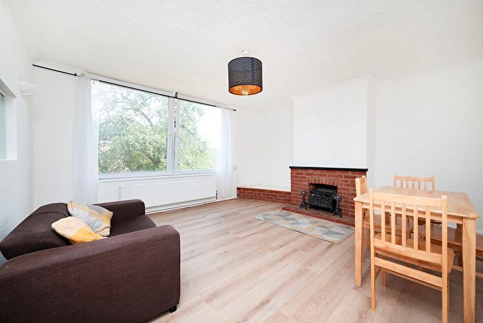 1 Bedroom Flat To Rent In , Great North Road, East Finchley, N2