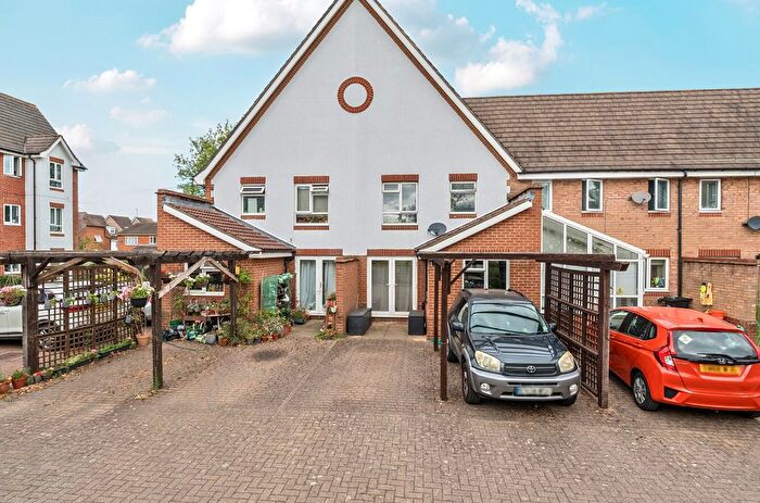 2 Bedroom Terraced House For Sale In Headley Road East, Woodley, Reading, RG5