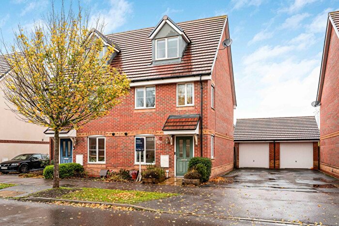 3 Bedroom Semi-Detached House For Sale In Moreland Road, Didcot, OX11