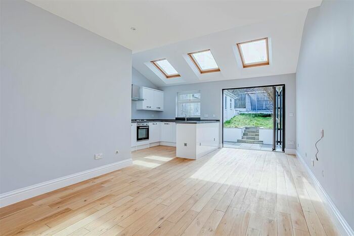 4 Bedroom Semi-Detached House To Rent In The Oval, Banstead, SM7