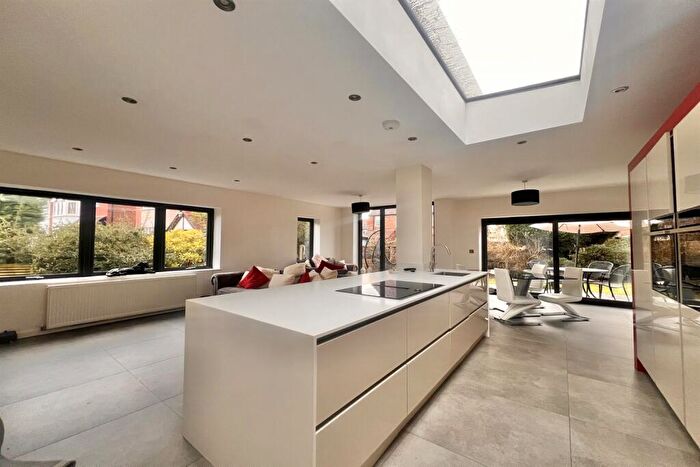 6 Bedroom Detached House To Rent In Austin Drive, Manchester, M20